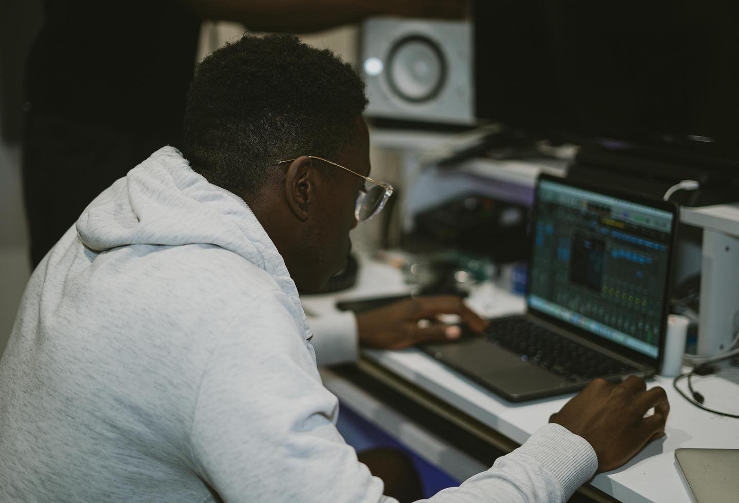 Chef at the laptop in the studio